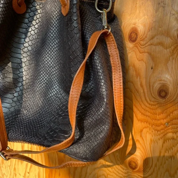 Borse In Pelle genuine leather textured purse - made in Italy - Navy